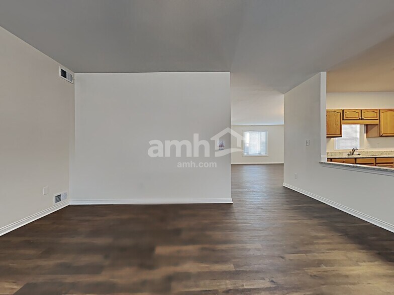Building Photo - 6392 Pemboke Ct