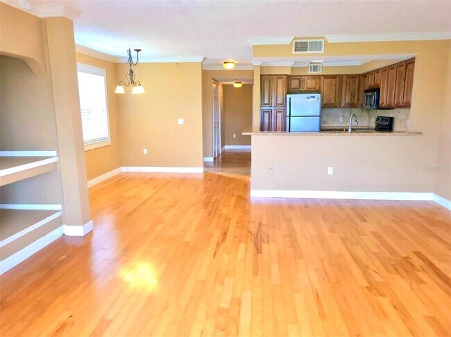 Building Photo - 13827 Fairway Island Dr