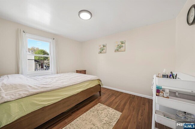 Building Photo - 405 Burnet Pl