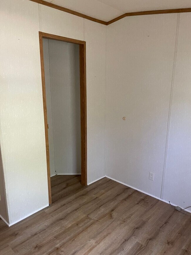 Building Photo - 3 bedroom home Fayetville PA!