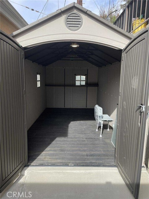 Building Photo - 1367 E Windsor Rd