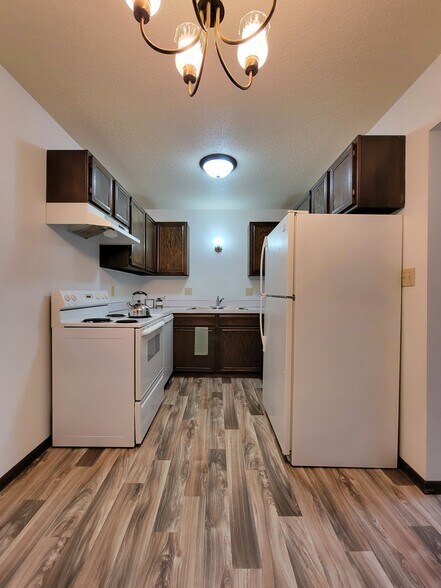 2 bed, 1 bath $929 - 1105 12th St