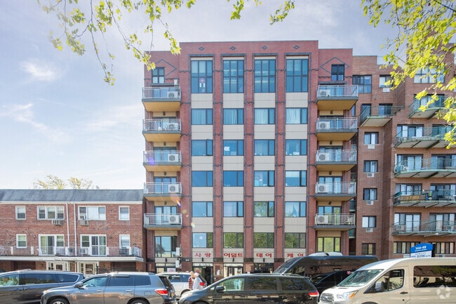 Building Photo - Buckingham Apartments