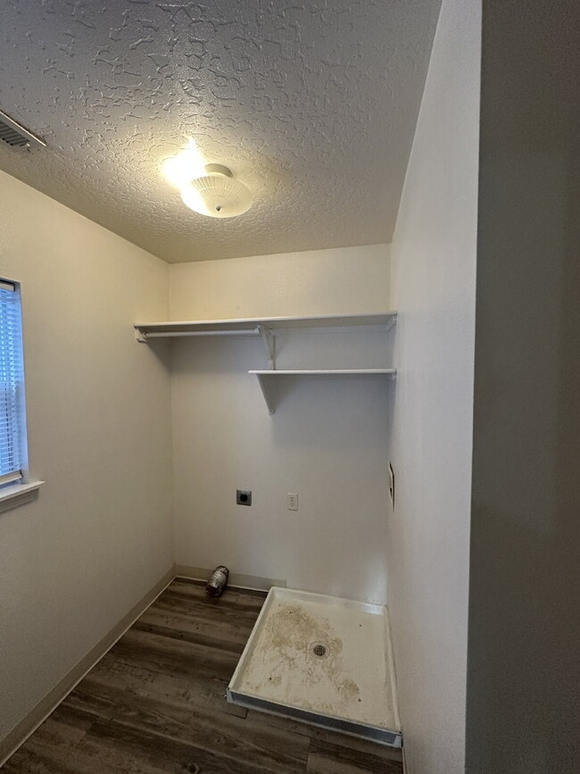 Building Photo - 112 Davis Ave