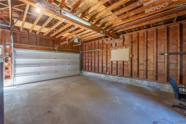 Building Photo - 8686 Maple Ln