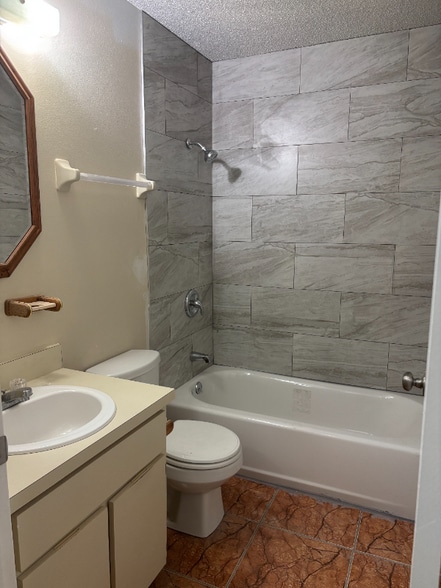 Building Photo - 2039 Garwood Dr