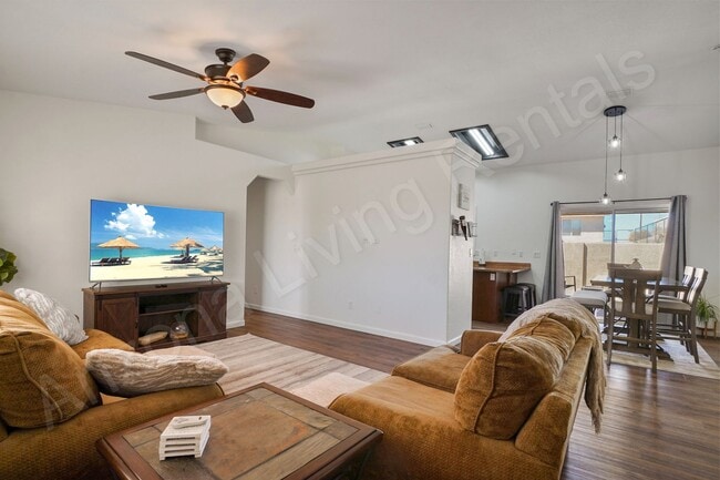 Building Photo - FURNISHED AVAILABLE OCTOBER 2026 - APRIL 2027