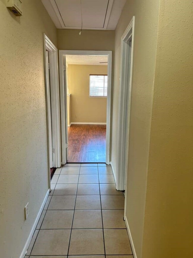 Building Photo - 12322 South Dr