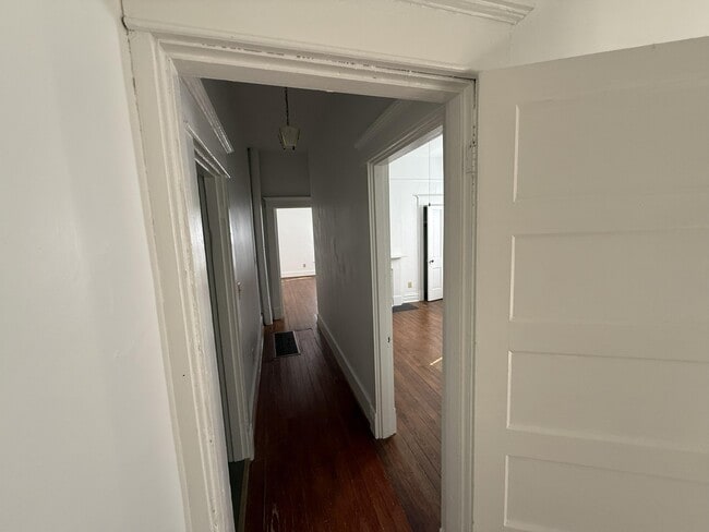 Building Photo - 404 Ewing St