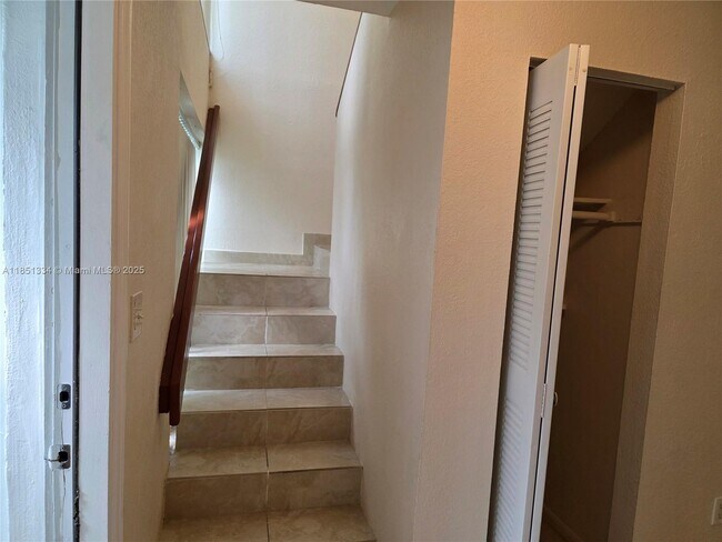 Building Photo - 6945 SW 111th Ct