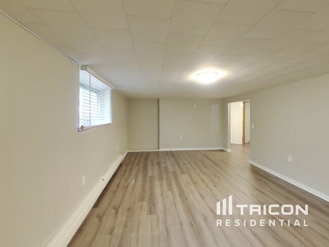 Building Photo - 1397 Pinewood Dr
