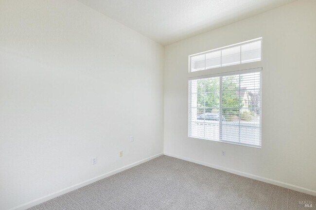 Building Photo - 201 Spur Ridge Ln