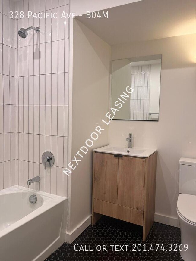 Building Photo - 328 Pacific Ave