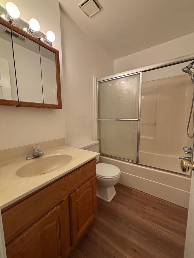 Building Photo - Beautiful 3 bedroom 1.5 Bath Fully Remodel...