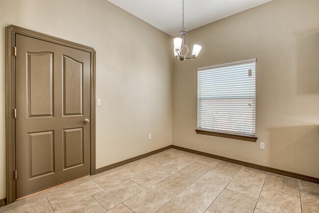 Building Photo - FOR SALE OR FOR RENT 12053 SILVER CROWN RO...