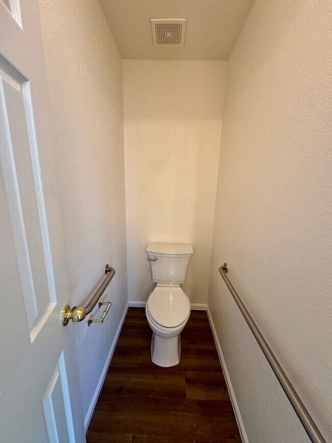 Building Photo - 4 Bed / 4 Bath Dream Home in the Hills at ...