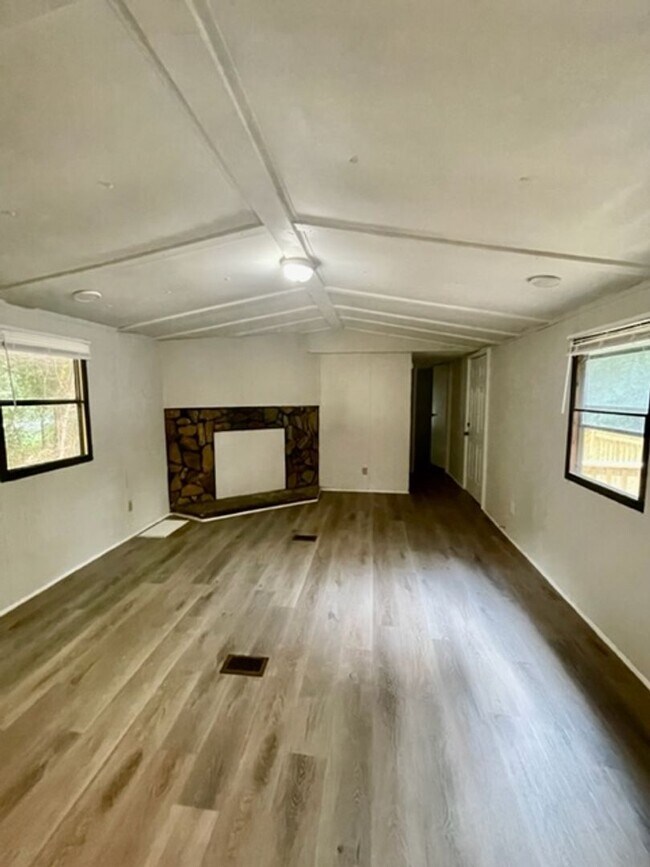 Building Photo - Adorable 2 bedroom 2 bath Moble Home located it Dallas