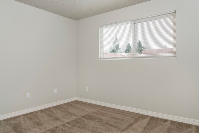 Welcome to Vista Terrace - Valencia Apartments