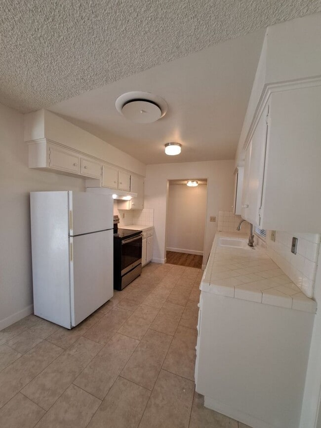 Building Photo - RENT REDUCE TO $2200 – Beautiful 3-Bed, 2-Bath Fresno Home!