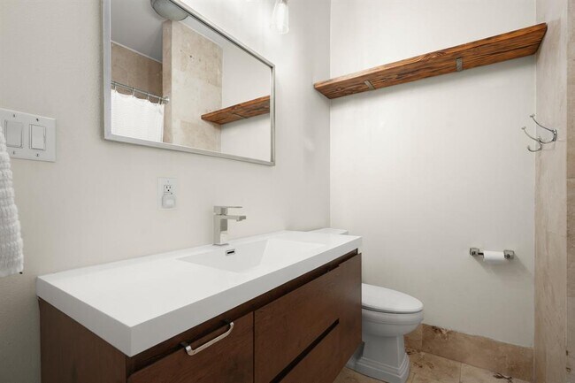 Building Photo - 2501 Del Curto Rd