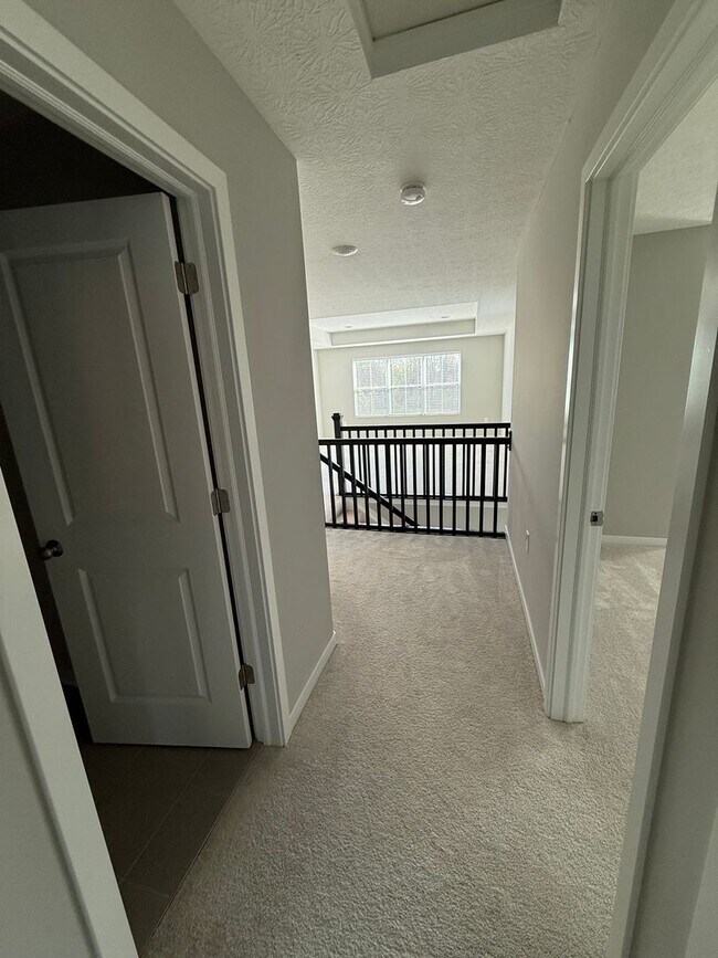 Building Photo - Stunning Westerville Condo with Loft | 2,086 Sq Ft | Garage | Move-In Ready