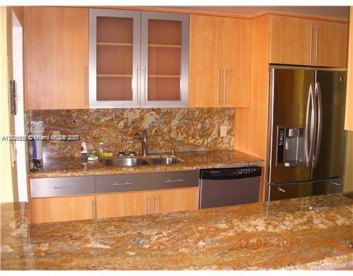 Building Photo - 5255 Collins Ave