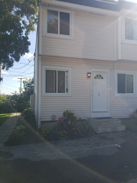 front door - 10 East State Street