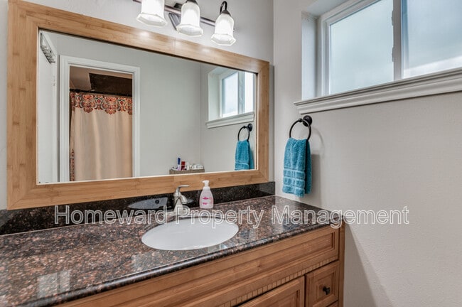 Building Photo - 552 Josephine St