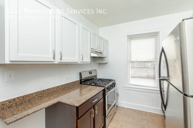 Primary Photo - 3051 W Argyle St