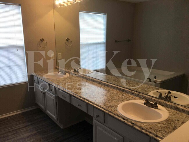 Building Photo - 3217 Marie Ln