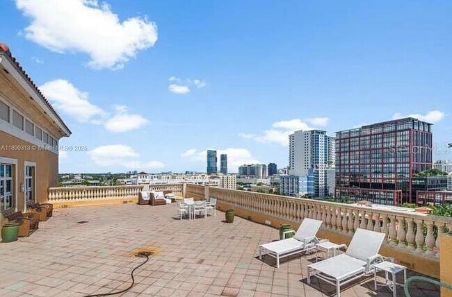 Building Photo - 403 S Sapodilla Ave