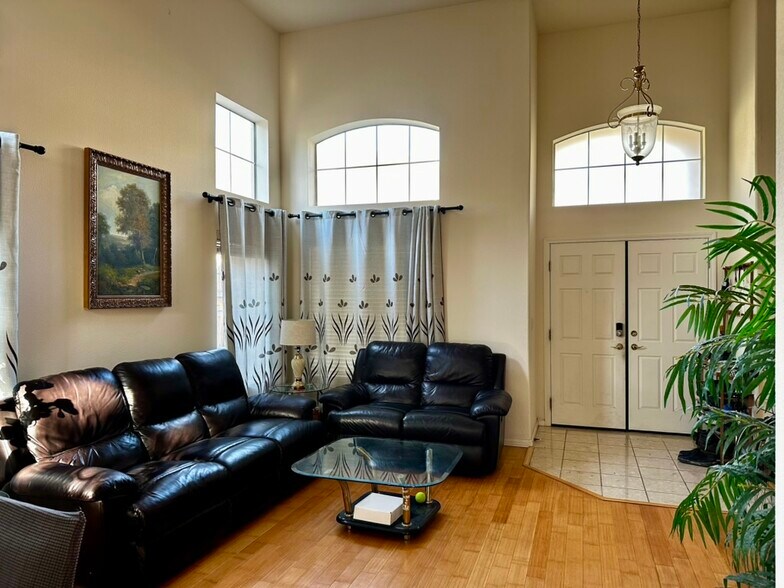 Building Photo - 41077 Pementel Ct