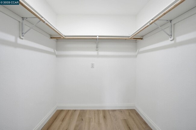 Building Photo - 289 Sierra Dr