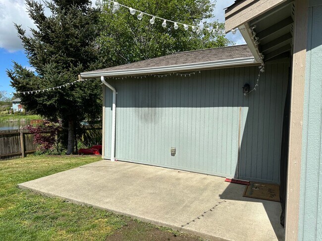 Building Photo - Ferndale 3 Bedroom 2 bath Rambler Small Pe...