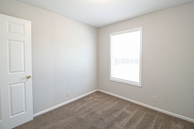 Building Photo - 145 Darlene Dr