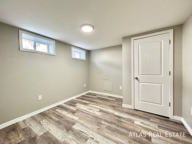 Building Photo - 1553 Ulster St