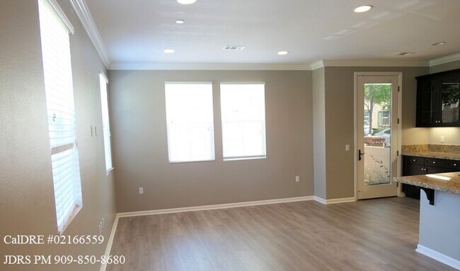 Building Photo - Ontario 3 Bedroom Condo