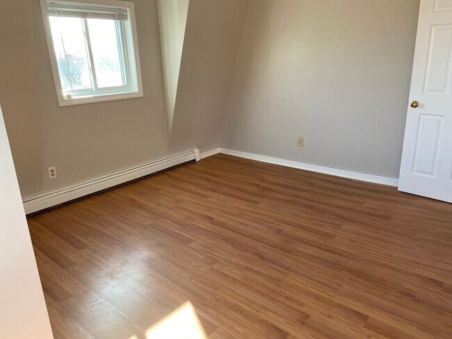 Building Photo - 16 Lincoln St