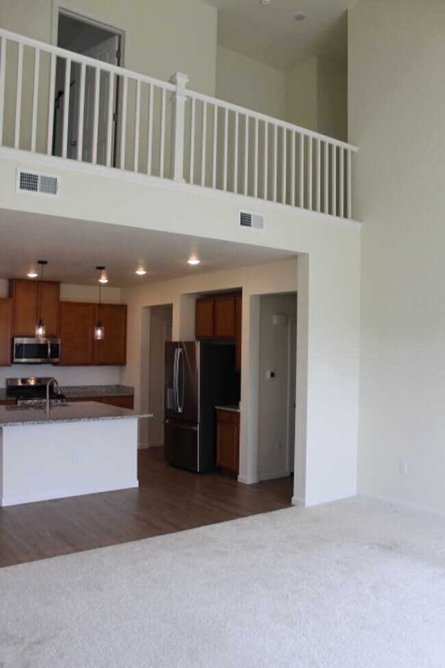 Building Photo - Chatfield Bluffs Condo w/ 3 BR/3 BA!!