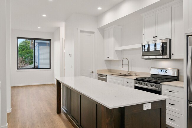 Building Photo - 186 NE Stanton St