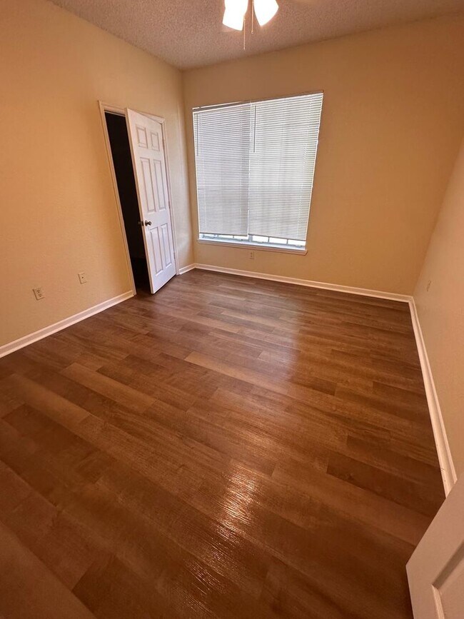 Building Photo - 13013 Mulberry Park Dr