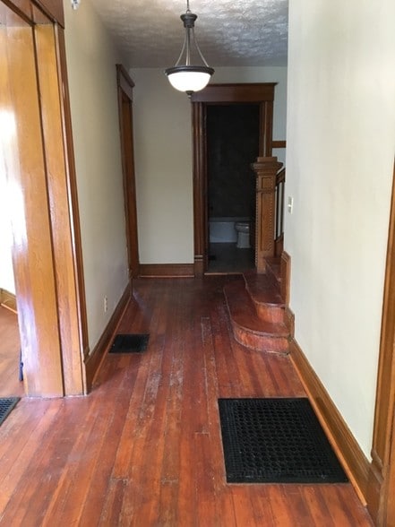 Building Photo - 622 S 11th St