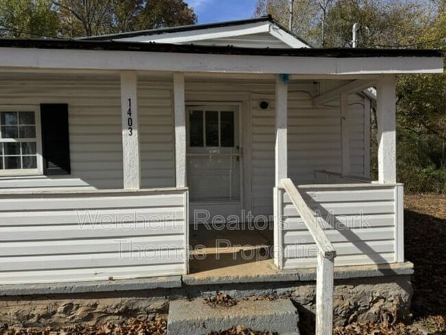 Building Photo - 1403 Elm St