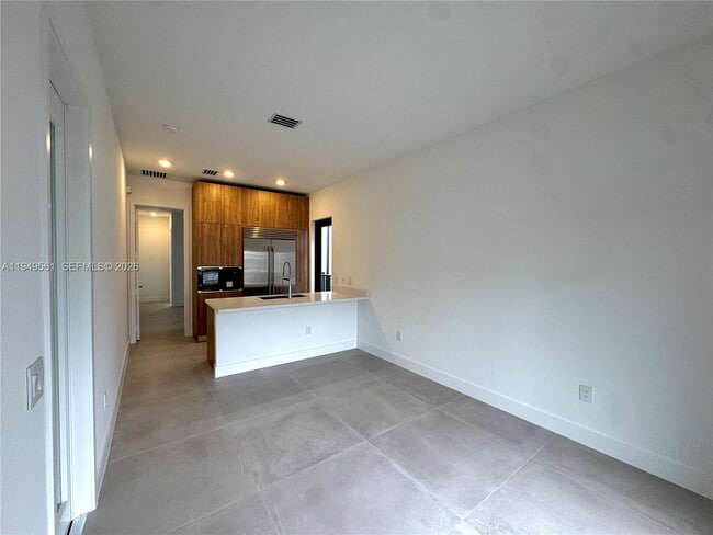 Building Photo - 19749 NE 16th Pl