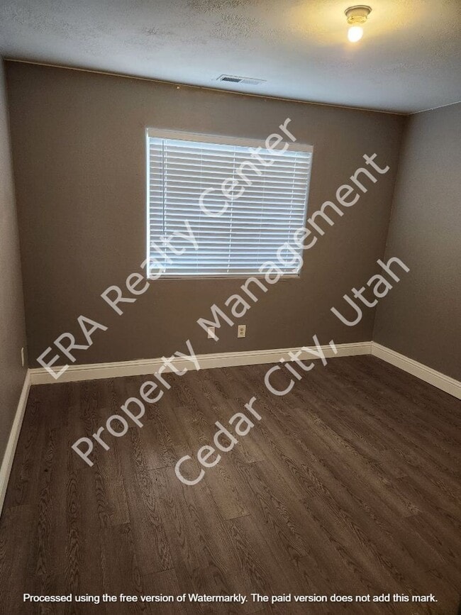 Building Photo - Move-In Discount!! 2 bedroom - 2 Bathroom Twin Home