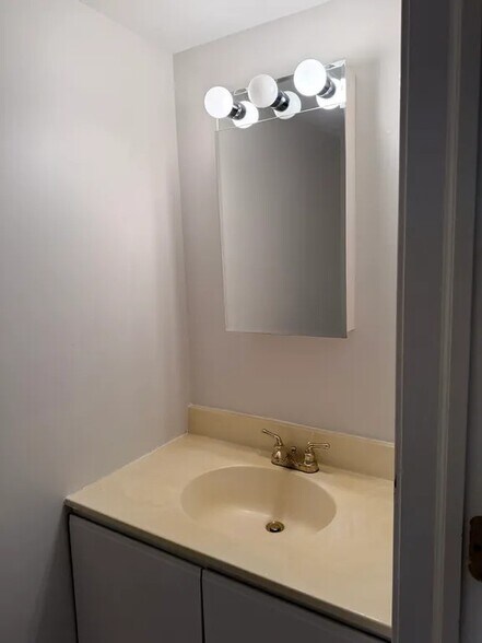 Building Photo - 1429 Oxford St