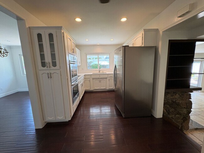 Building Photo - Spacious House - 2 stories - 4 Bedrooms + 2.5 Baths & large 2 car garage