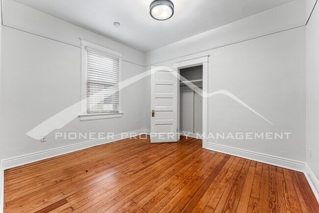 Building Photo - 3256 Meade St
