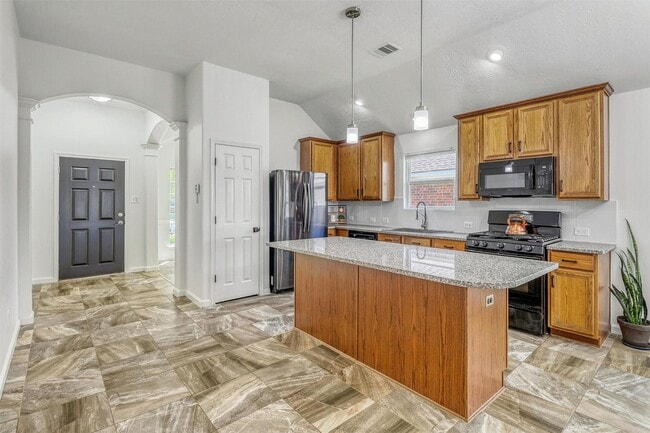 Building Photo - 6015 Wildbriar Ln