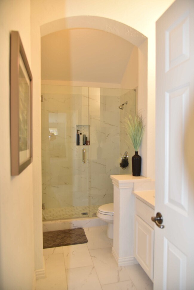 Building Photo - 5447 Wendover Dr